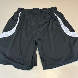 Reversible athletic shorts. Black & White L